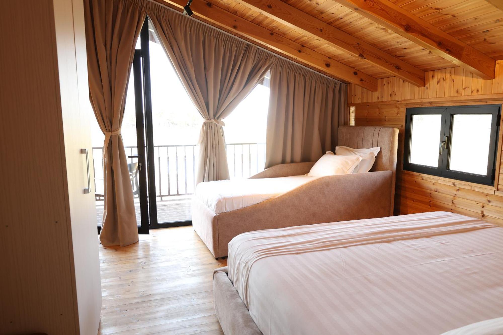 Posh Villa 1 Kavaje Bagian luar foto